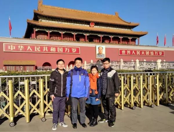 “探知未来”2016年全国青年科普创新实验暨作品大赛于北京参加总决赛(全国第八名)优胜奖与员工合影留念_Jc.jpg 图片